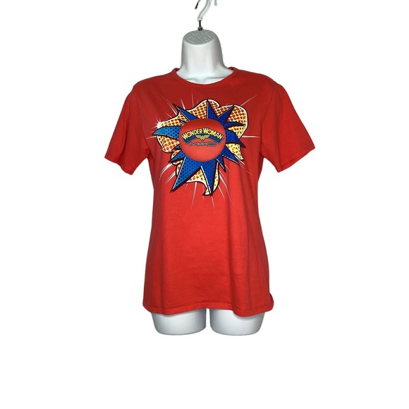 M.A.C. x DC Comics Wonder Woman Collectible T-Shirt Red 3 or M - Picture 10 of 11